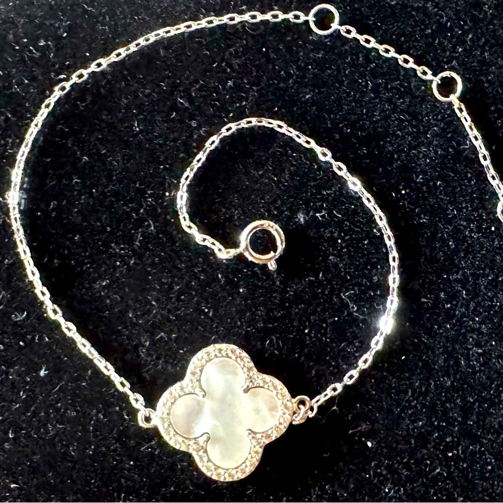 Clover Sterling 925, Mo-of-Pearl & diamond bracelet, 3 adjust sizes! Like New!
